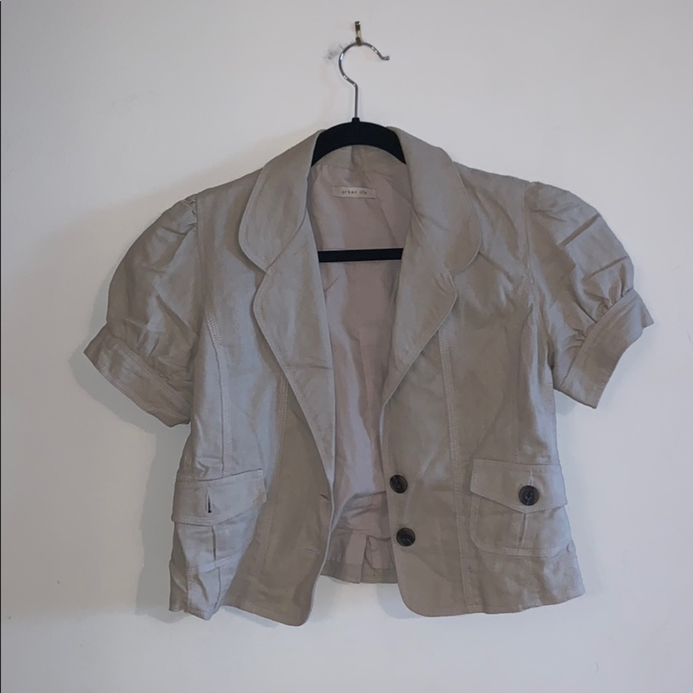 Puffed shoulder short sleeve jacket